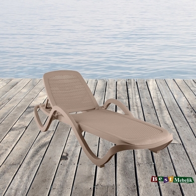    (Cleopatra Rattan) 