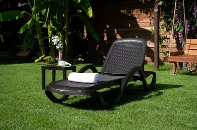    (Cleopatra Rattan) 