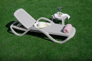    (Cleopatra Rattan)  